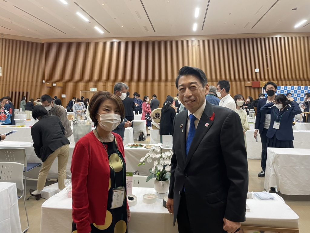 福岡デザインアワード2022 服部県知事と